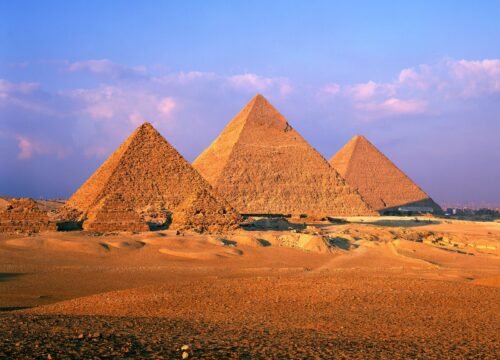 Private Day Trip to Giza Pyramids and Egyptian Museum